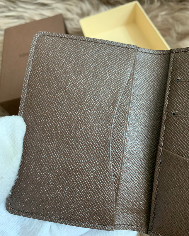 LOUIS VUITTON
Damier Ebene Canvas Pocket Organizer