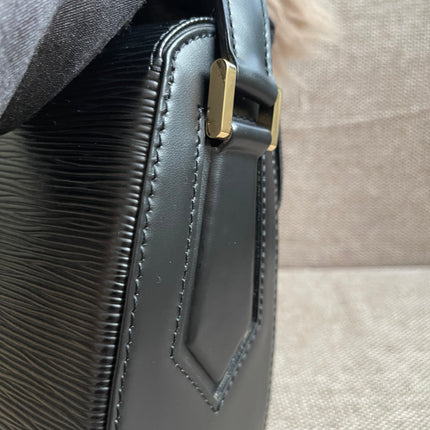 Preloved Authentic Louis Vuitton Epi Buci Crossbody Bag