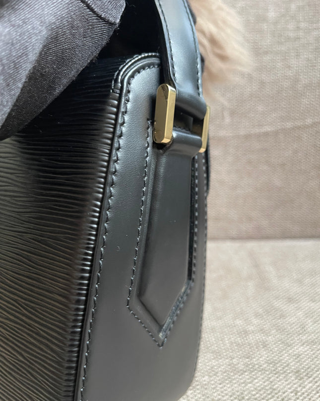 Preloved Authentic Louis Vuitton Epi Buci Crossbody Bag