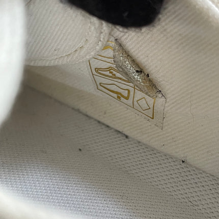 Preloved Authentic Celine Alan Sneaker with Triomphe in Canvas Off-White
