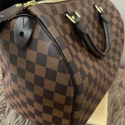 Preloved Authentic Louis Vuitton Speedy 30 handbag in the classic Damier Ebene