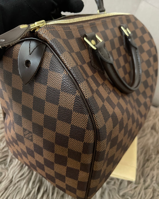 Preloved Authentic Louis Vuitton Speedy 30 handbag in the classic Damier Ebene