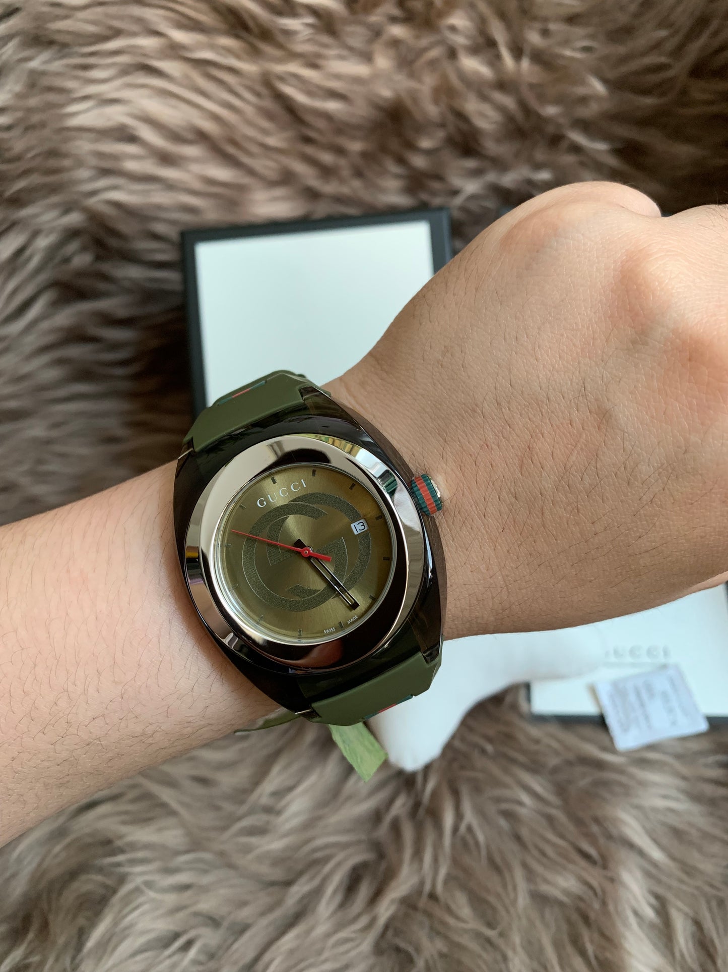 Gucci Sync Green Dial and Grey Rubber Strap Unisex Watch 137.1