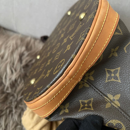 Preloved Authentic Rank B- Louis Vuitton Pre-Owned 2004 GM monogram bucket bag