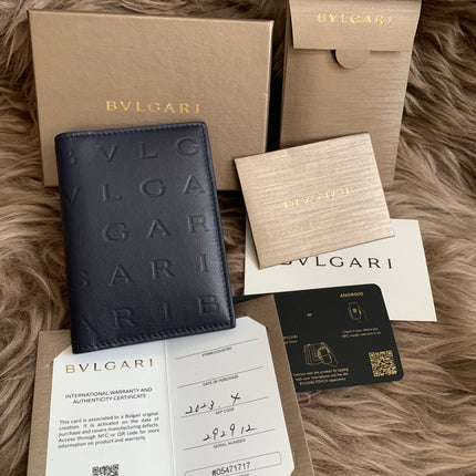 BVLGARI
Logo Infinitum Folded Card Holder in Leather
