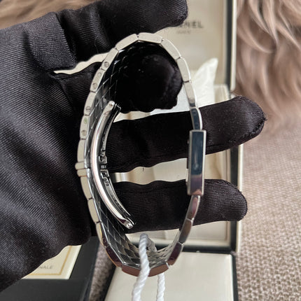 Preloved Authentic Chanel Matelassé Bangle Watch – Silver/Black Dial | Full Set