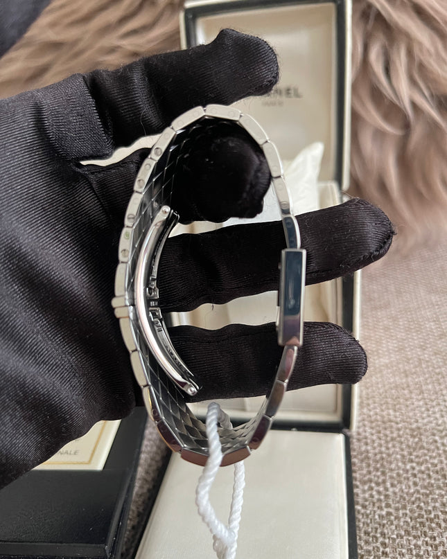 Preloved Authentic Chanel Matelassé Bangle Watch – Silver/Black Dial | Full Set