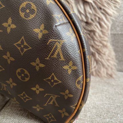 Preloved Authentic Louis Vuitton Croissant MM