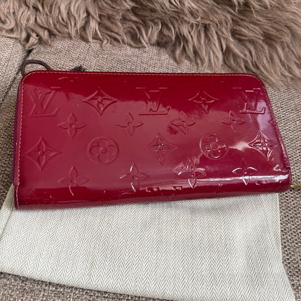 Preloved Authentic Louis Vuitton Vernis Zippy Wallet