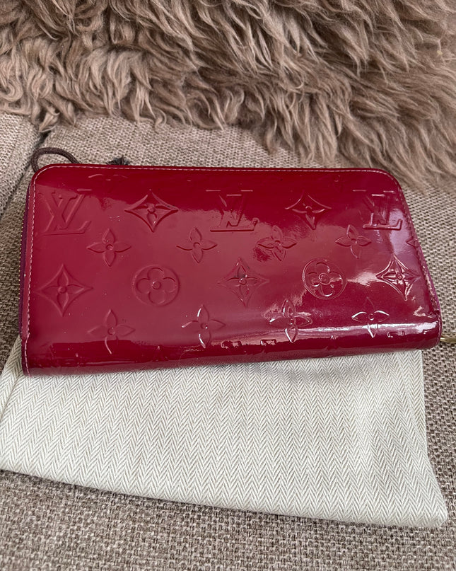 Preloved Authentic Louis Vuitton Vernis Zippy Wallet