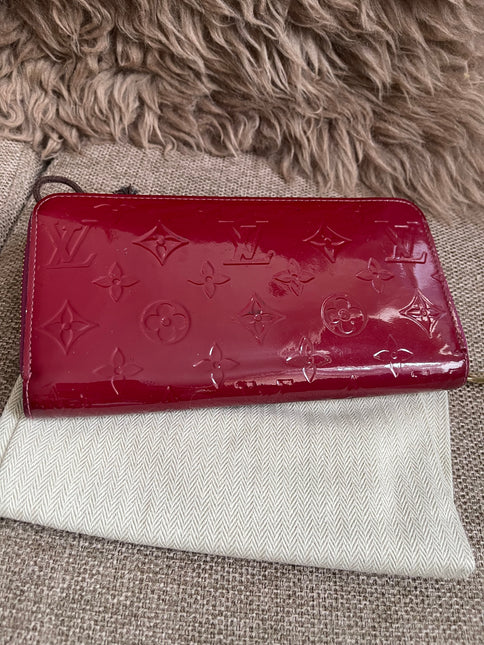 Preloved Authentic Louis Vuitton Vernis Zippy Wallet