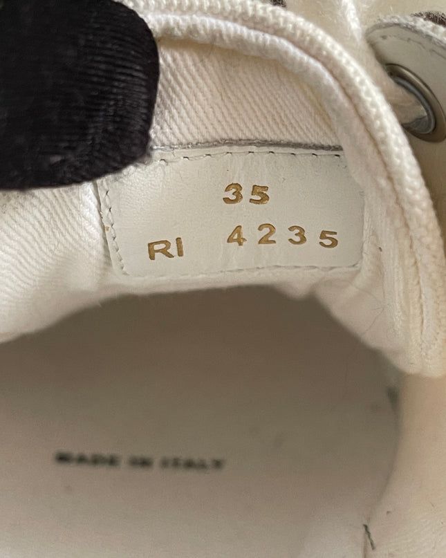 Preloved Authentic Celine Alan Sneaker with Triomphe in Canvas Off-White