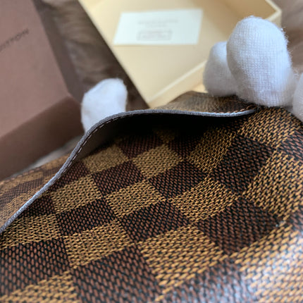 LOUIS VUITTON
Damier Ebene Canvas Pocket Organizer