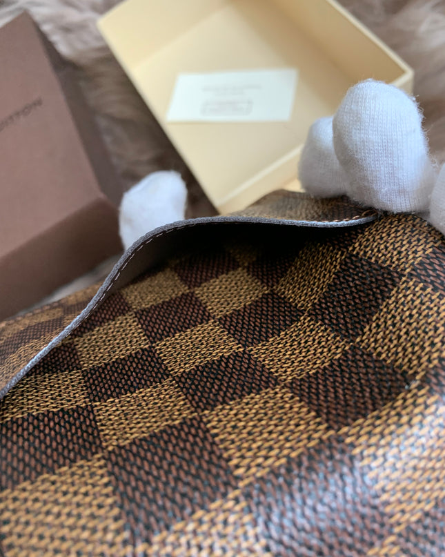 LOUIS VUITTON
Damier Ebene Canvas Pocket Organizer