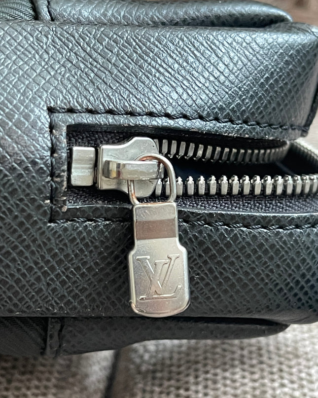 Preloved Authentic Louis Vuitton Taiga Leather Crossbody Bag – Épicéa Green, Silver Hardware