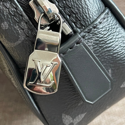 Preloved Authentic Louis Vuitton Monogram Eclipse Toiletry Pouch 25