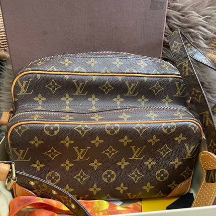 Preloved Louis Vuitton 2005 Nil messenger bag
