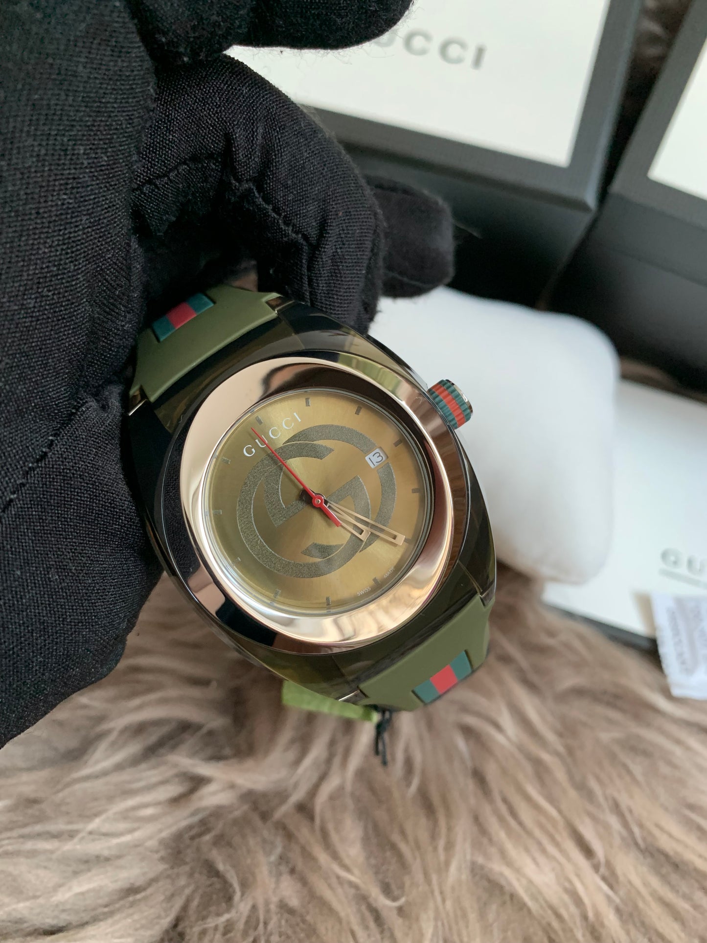 Gucci Sync Green Dial and Grey Rubber Strap Unisex Watch 137.1