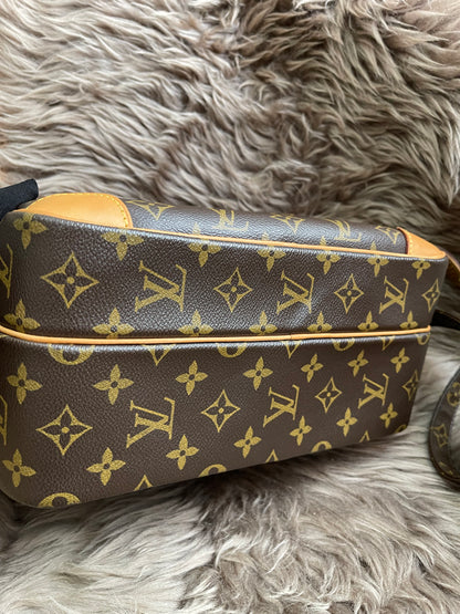 Preloved Louis Vuitton 2005 Nil messenger bag