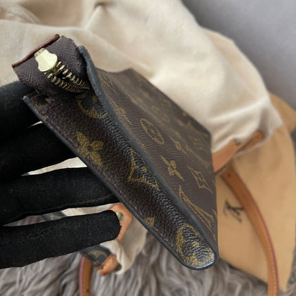 Preloved Authentic Rank B- Louis Vuitton Pre-Owned 2004 GM monogram bucket bag