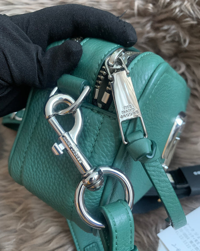 Marc Jacobs The Softshot 21 in cucumber green leather silver-tone hardware