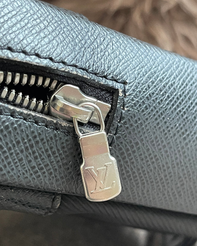 Preloved Authentic Louis Vuitton Taiga Leather Crossbody Bag – Épicéa Green, Silver Hardware