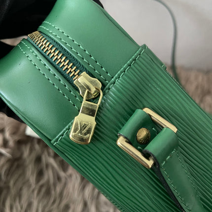 Preloved Authentic  Louis Vuitton Epi Trocadero 27