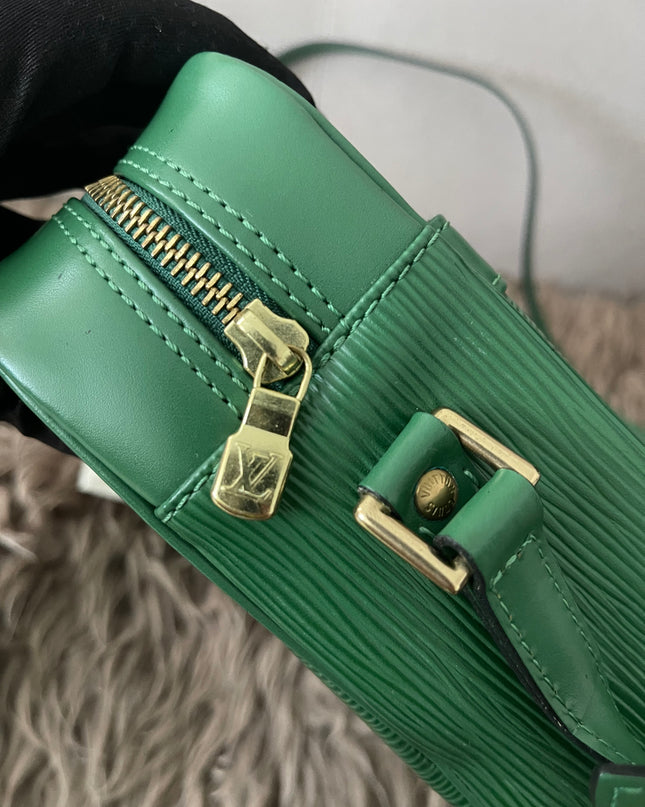 Preloved Authentic  Louis Vuitton Epi Trocadero 27