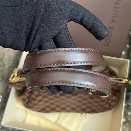 Preloved Louis Vuitton Pre-Owned
2012 Verona PM shoulder bag w/provided strap