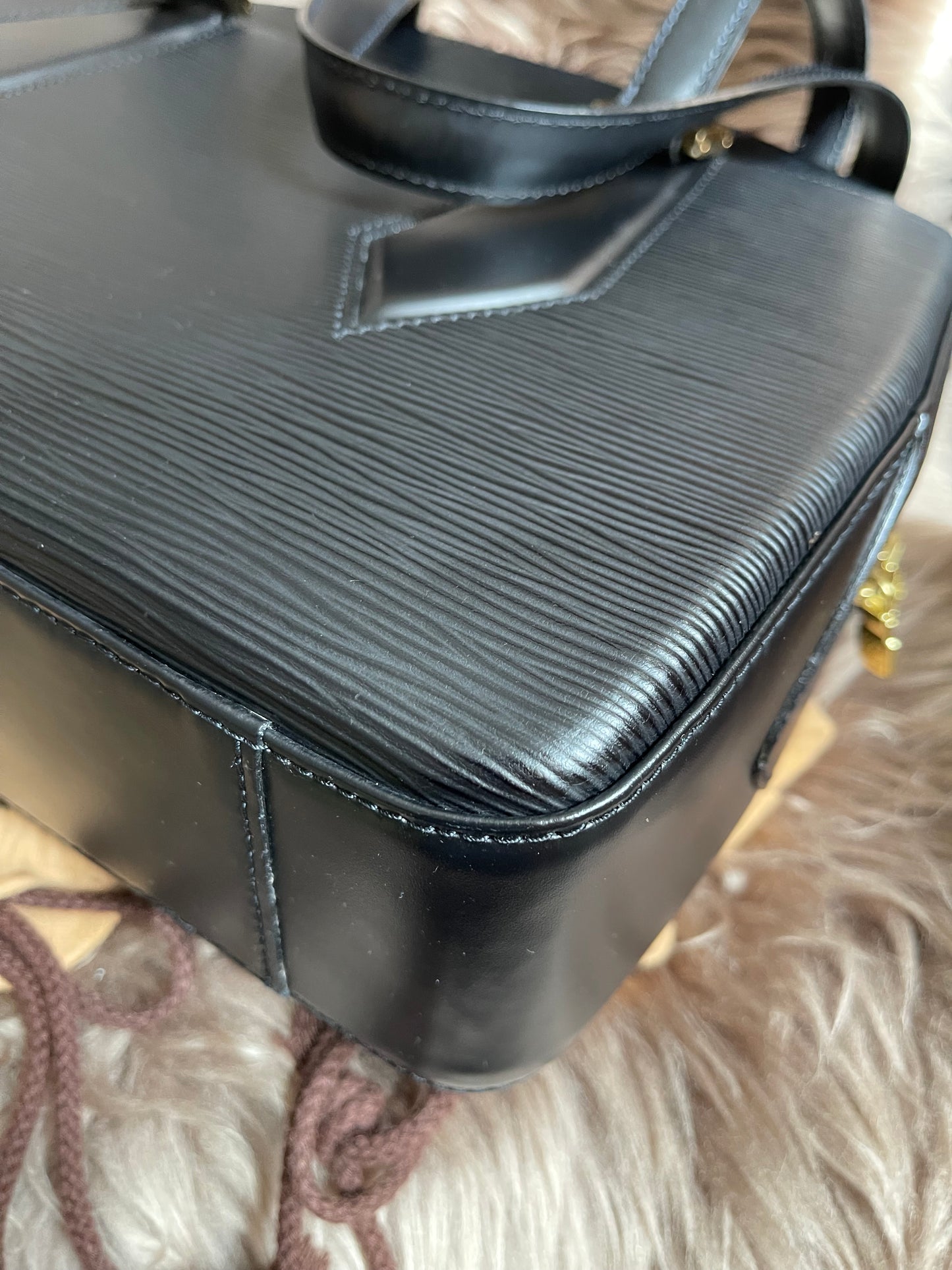 Preloved LOUIS VUITTON Voltaire Epi Leather Shoulder Bag