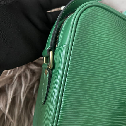 Preloved Authentic  Louis Vuitton Epi Trocadero 27