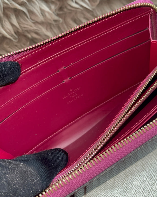 Preloved Authentic Louis Vuitton Vernis Zippy Wallet
