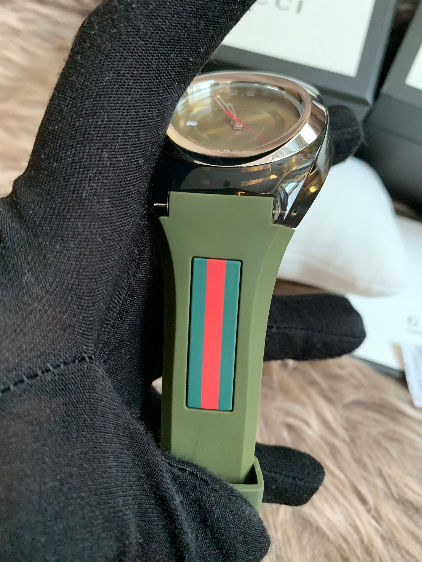 Gucci Sync Green Dial and Grey Rubber Strap Unisex Watch 137.1