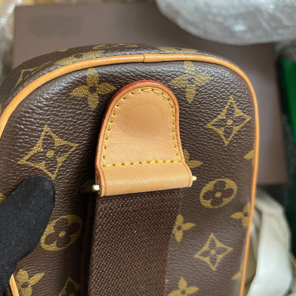 Preloved Louis Vuitton Pre-Owned
2004 Pochette Gange belt bag