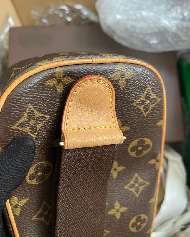 Preloved Louis Vuitton Pre-Owned
2004 Pochette Gange belt bag