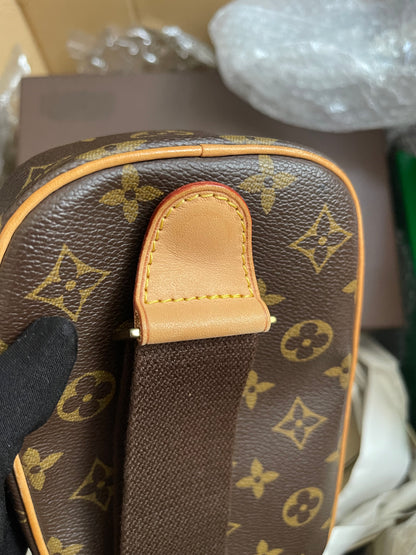 Preloved Louis Vuitton Pre-Owned
2004 Pochette Gange belt bag