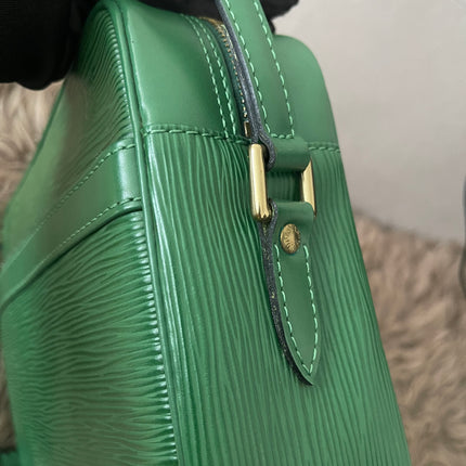Preloved Authentic  Louis Vuitton Epi Trocadero 27