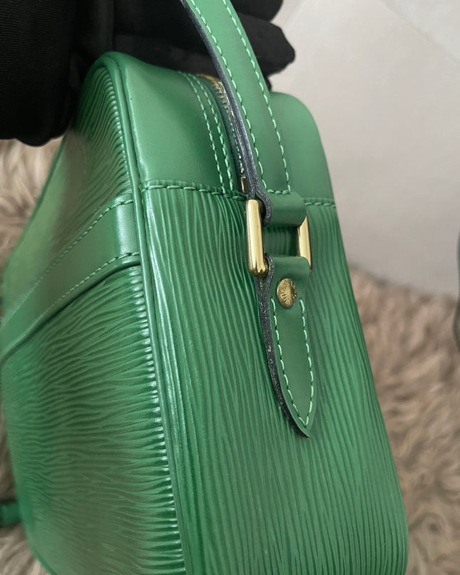 Preloved Authentic  Louis Vuitton Epi Trocadero 27