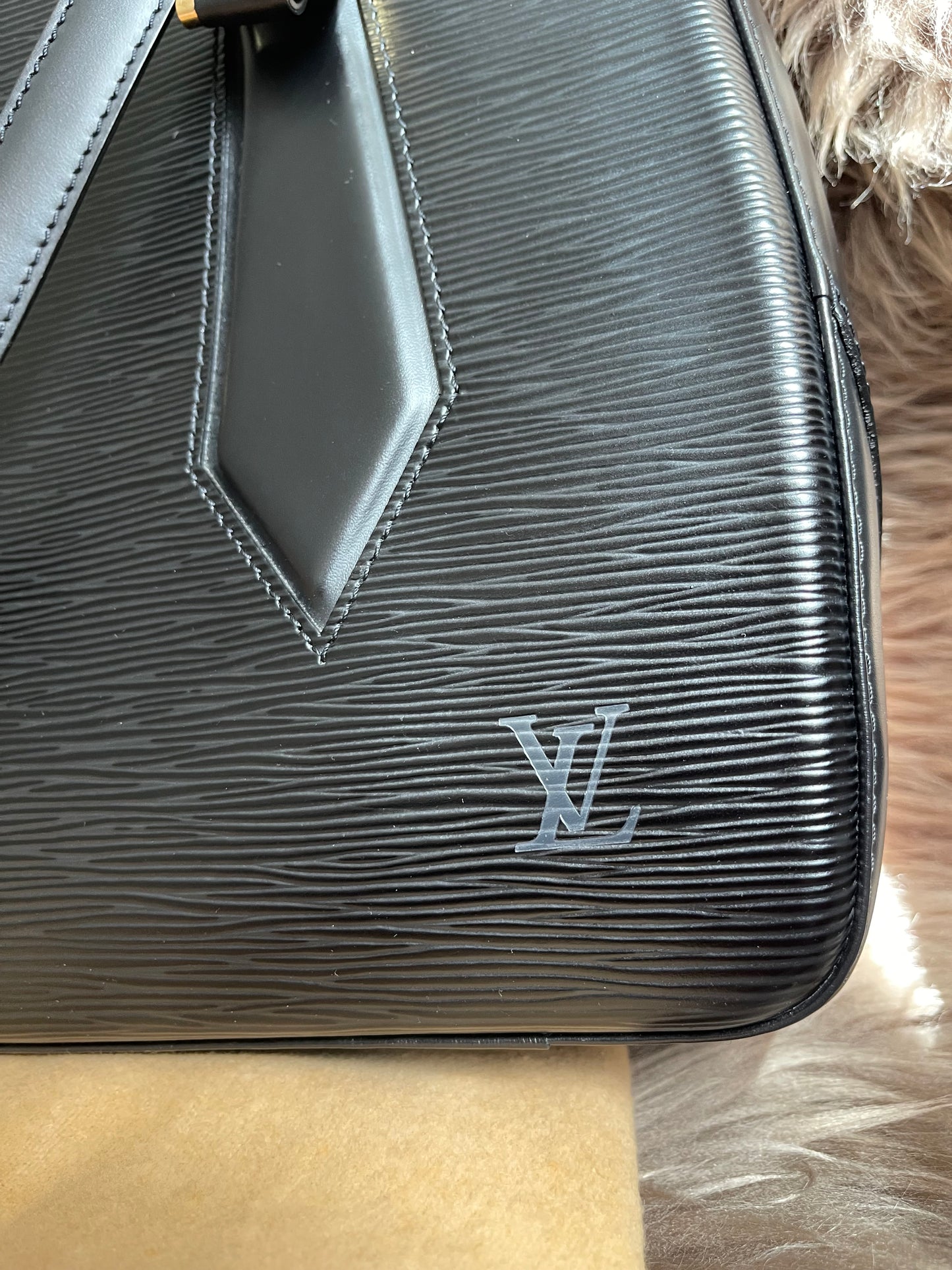 Preloved LOUIS VUITTON Voltaire Epi Leather Shoulder Bag
