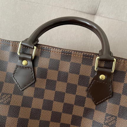 Preloved Authentic Louis Vuitton Speedy 30 handbag in the classic Damier Ebene