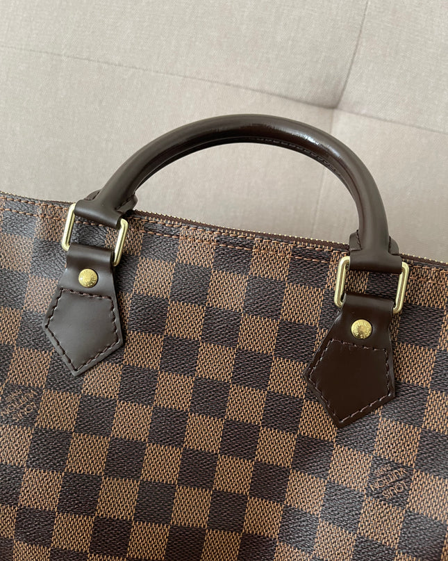 Preloved Authentic Louis Vuitton Speedy 30 handbag in the classic Damier Ebene