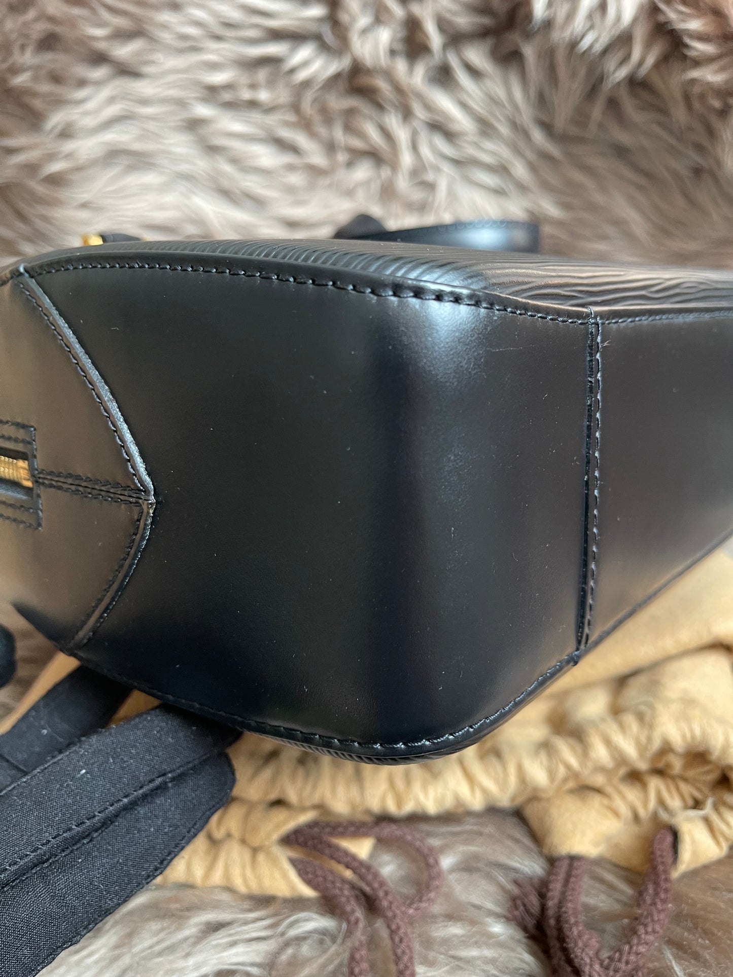 Preloved LOUIS VUITTON Voltaire Epi Leather Shoulder Bag