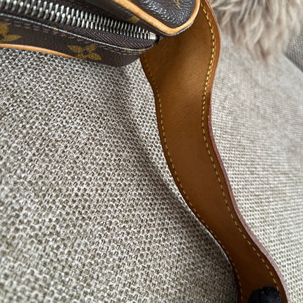 Preloved Authentic Louis Vuitton Croissant MM