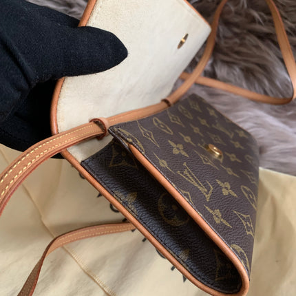 Louis Vuitton
2001 Pochette Twin GM crossbody bag