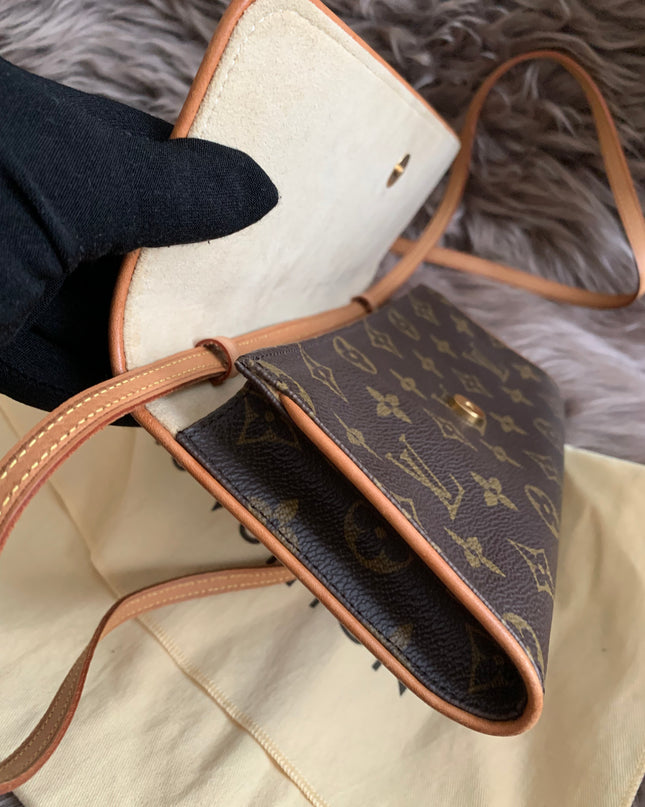 Louis Vuitton
2001 Pochette Twin GM crossbody bag