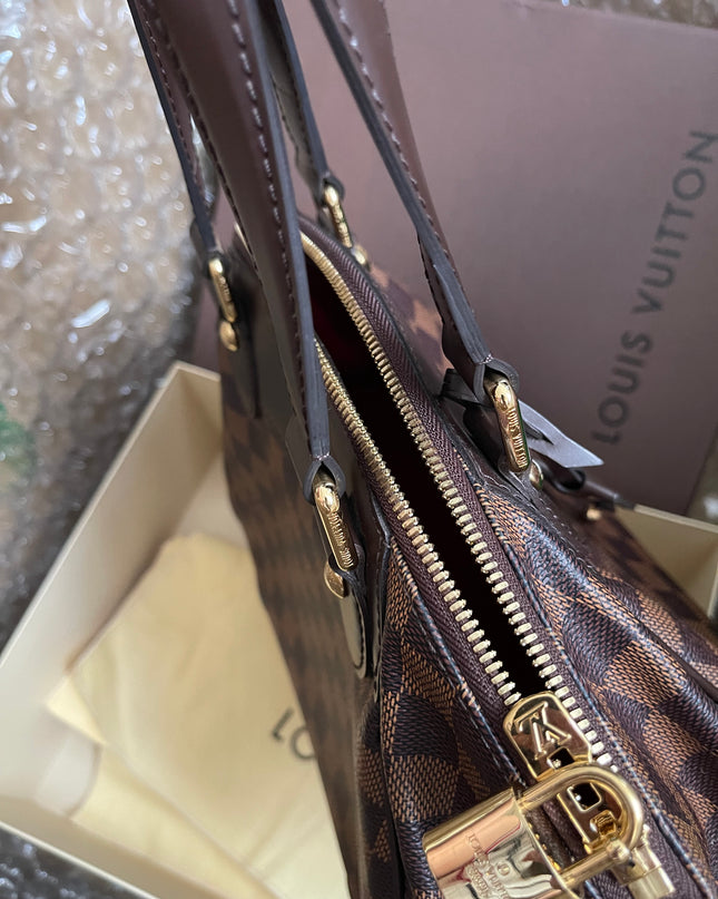 Preloved Louis Vuitton Pre-Owned
2012 Verona PM shoulder bag w/provided strap