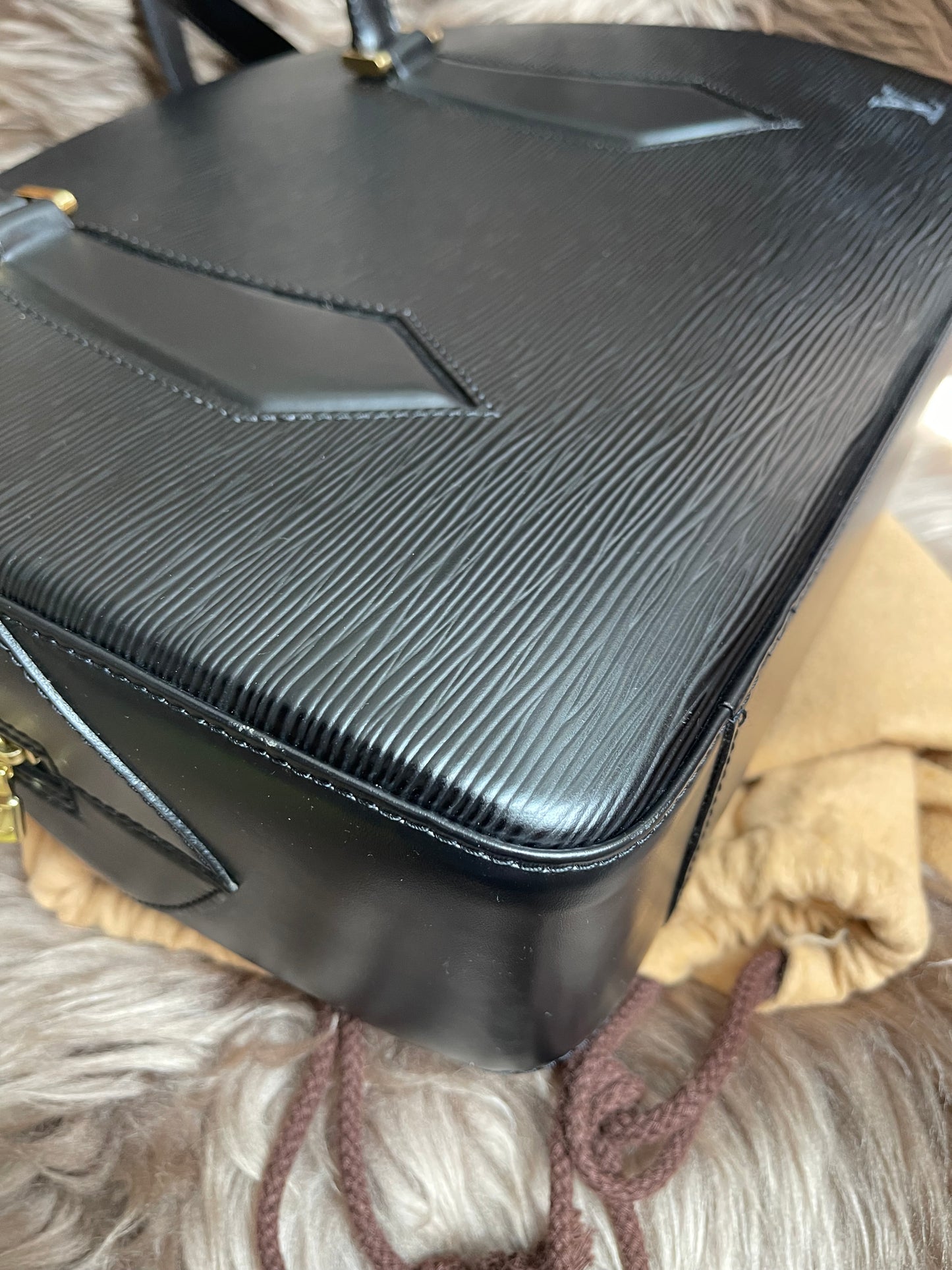 Preloved LOUIS VUITTON Voltaire Epi Leather Shoulder Bag