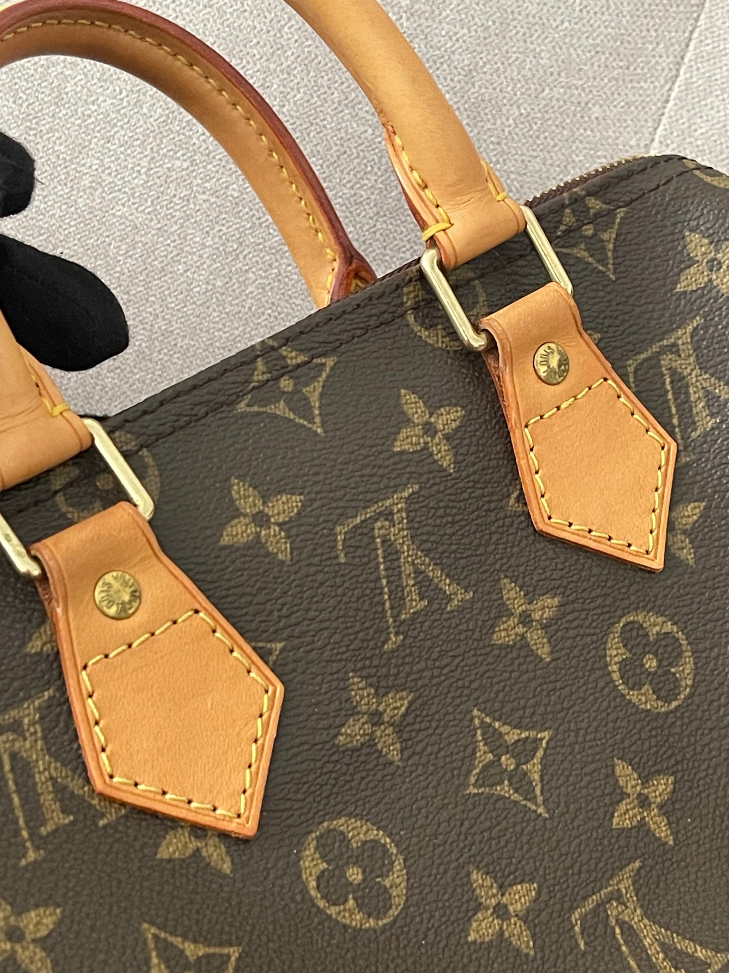 Preloved Authentic Louis Vuitton Speedy 25