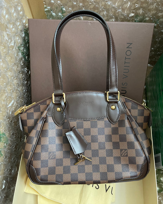 Preloved Louis Vuitton Pre-Owned
2012 Verona PM shoulder bag w/provided strap