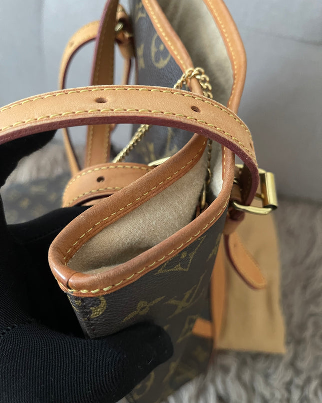 Preloved Authentic Rank B- Louis Vuitton Pre-Owned 2004 GM monogram bucket bag
